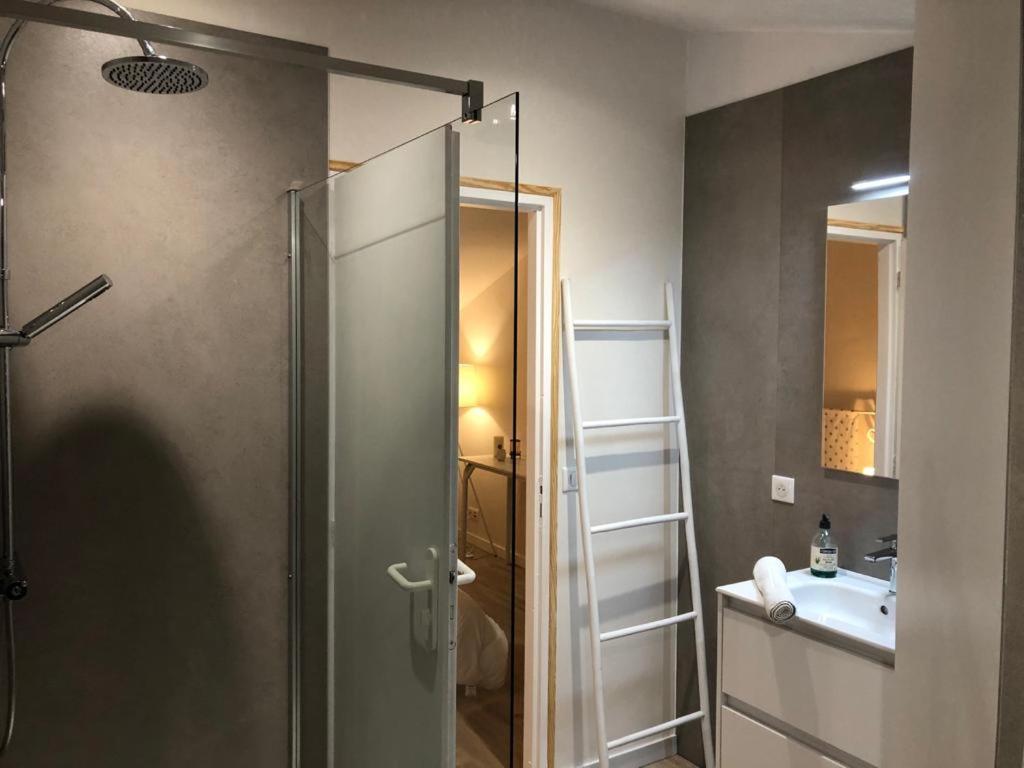 Le Petit Monty Gite Cote Jardin Saint-Malo-du-Bois Экстерьер фото